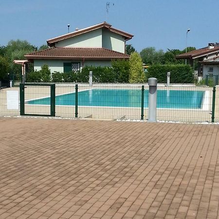 Peschiera Appartamenti Vacanze ペスキエーラ・デル・ガルダ エクステリア 写真
