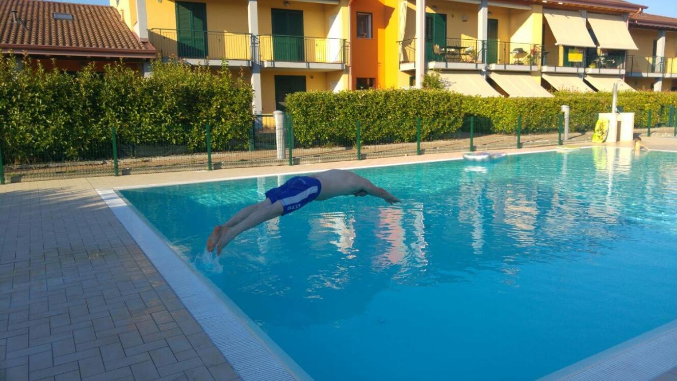 Peschiera Appartamenti Vacanze ペスキエーラ・デル・ガルダ エクステリア 写真