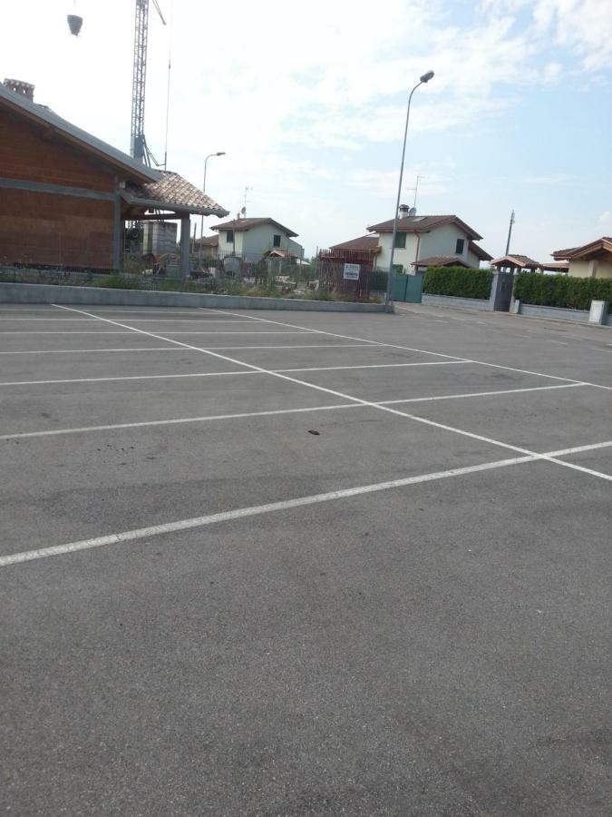 Peschiera Appartamenti Vacanze ペスキエーラ・デル・ガルダ エクステリア 写真