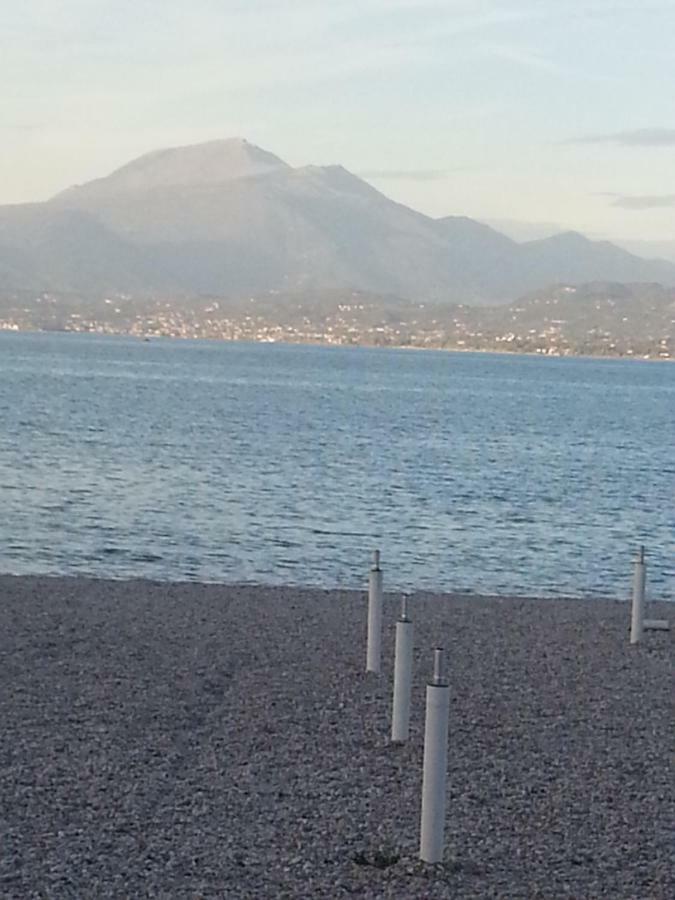 Peschiera Appartamenti Vacanze ペスキエーラ・デル・ガルダ エクステリア 写真