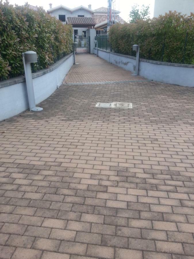 Peschiera Appartamenti Vacanze ペスキエーラ・デル・ガルダ エクステリア 写真